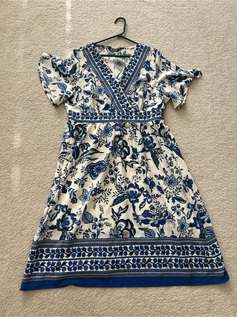 Floral Print Wrap-Neck Pocket Midi Dress - Picture 2 of 4